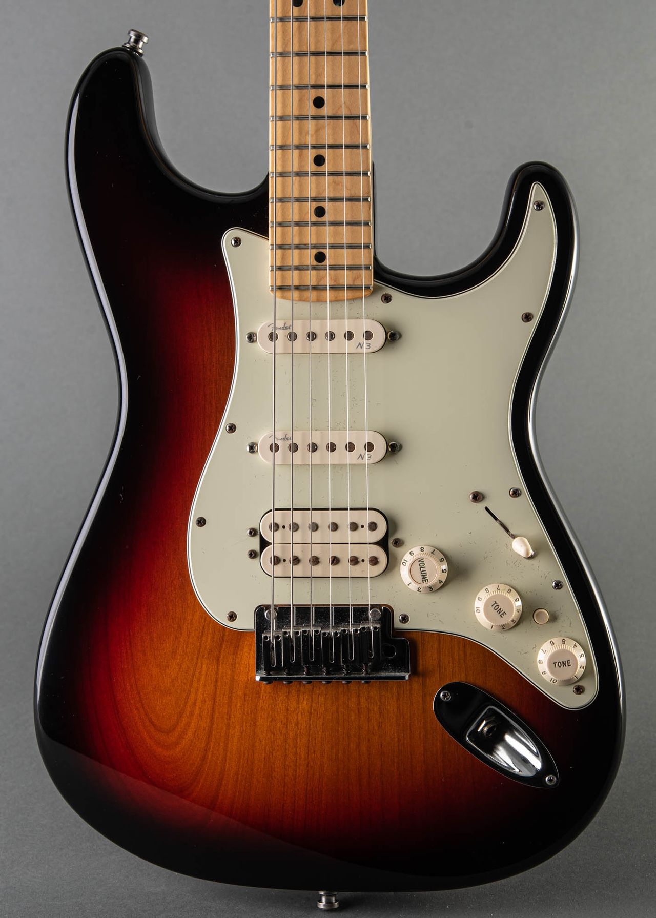 Fender Deluxe Stratocaster HSS 2014, Sunburst | Carter Vintage Guitars