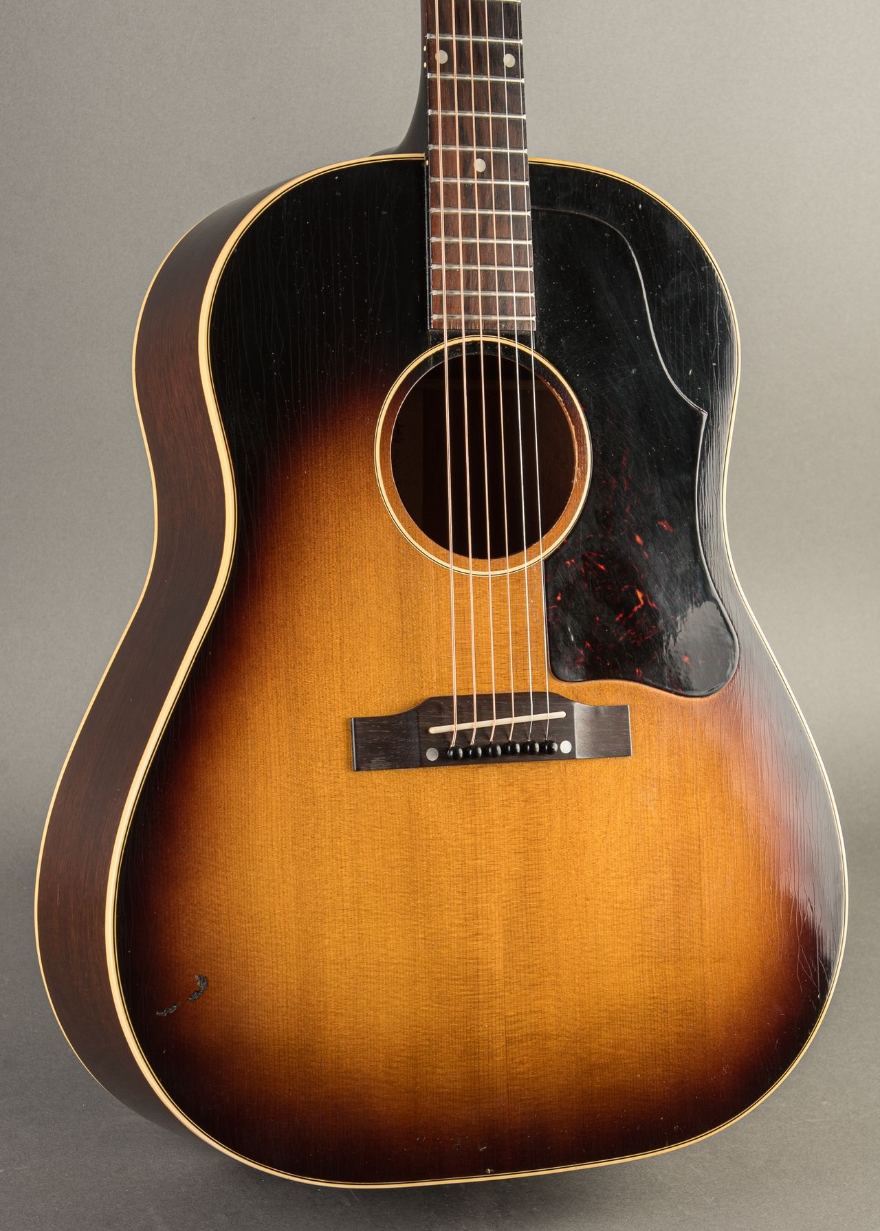 Carter Vintage - Gibson J-45 1957, Sunburst | Carter Vintage Guitar