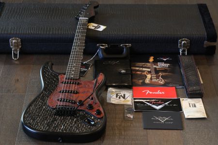 2019 Fender Custom Shop Sigil Collection Game of Thrones House Targaryen Stratocaster Dragon Glass Black + COA OHSC