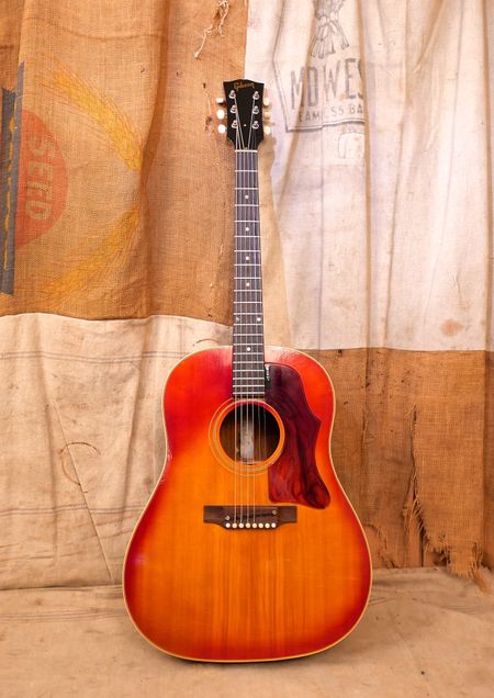 Gibson J-45 1967 Cherry Sunburst